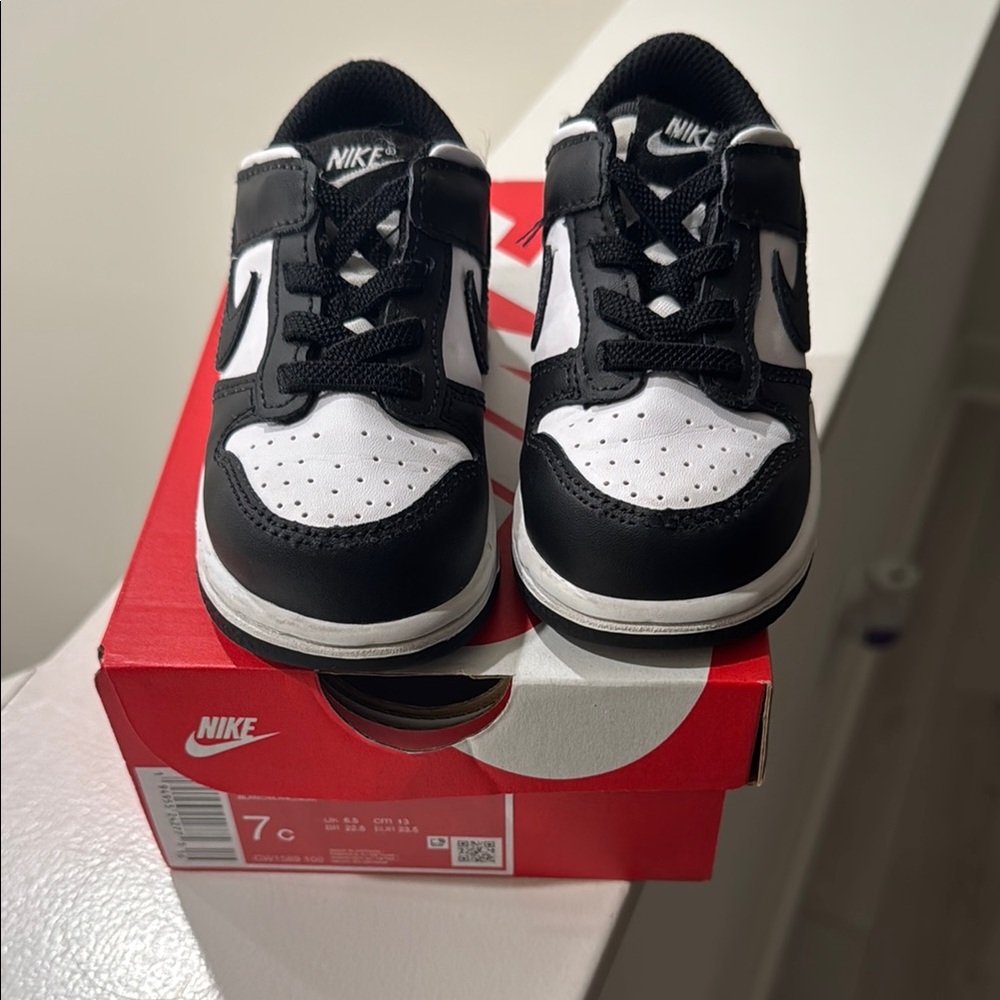 NIKE DUNKS TODDLER. Great condition